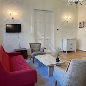 P9 By Small Apartman