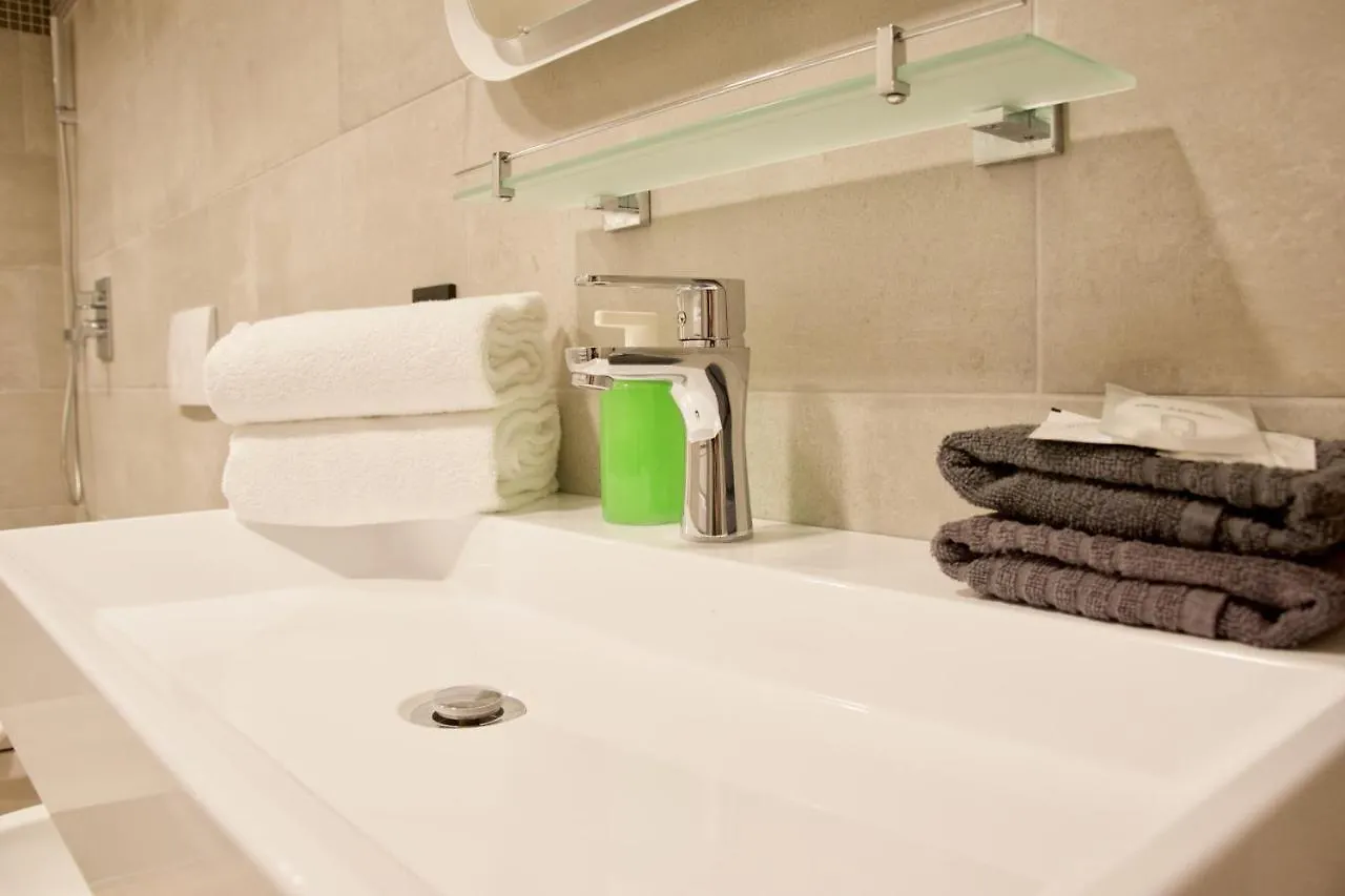 Standard Apartment by Hi5 - Gellért Spa Area Budapest