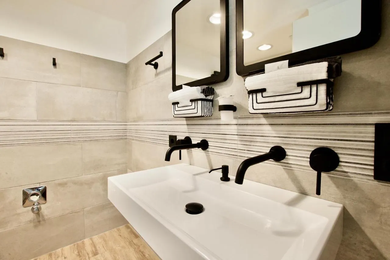 Standard Apartment by Hi5 - Gellért Spa Area Budapest
